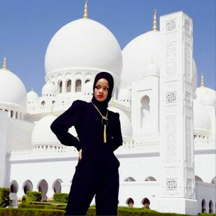rihanna pake kerudung , no hoax