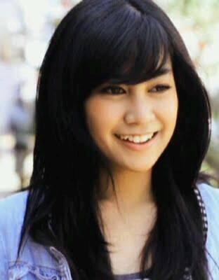 Gan, 2 Cewek Ini Mirip Gak Sih ???