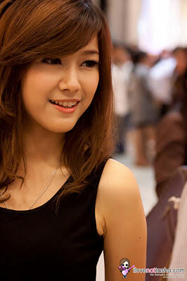 Gan, 2 Cewek Ini Mirip Gak Sih ???