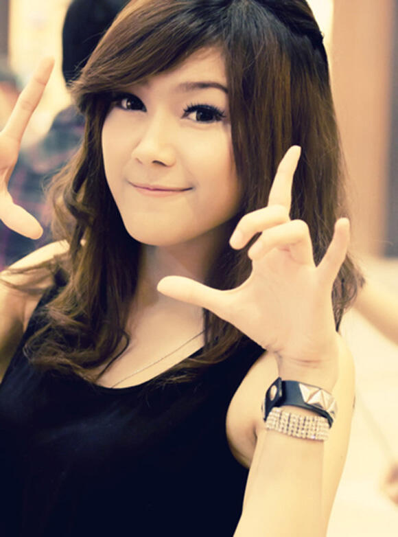 Gan, 2 Cewek Ini Mirip Gak Sih ???