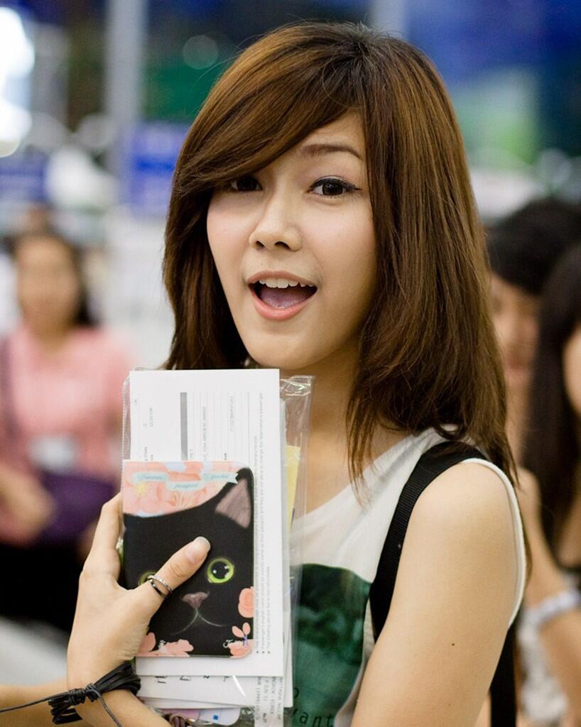 Gan, 2 Cewek Ini Mirip Gak Sih ???