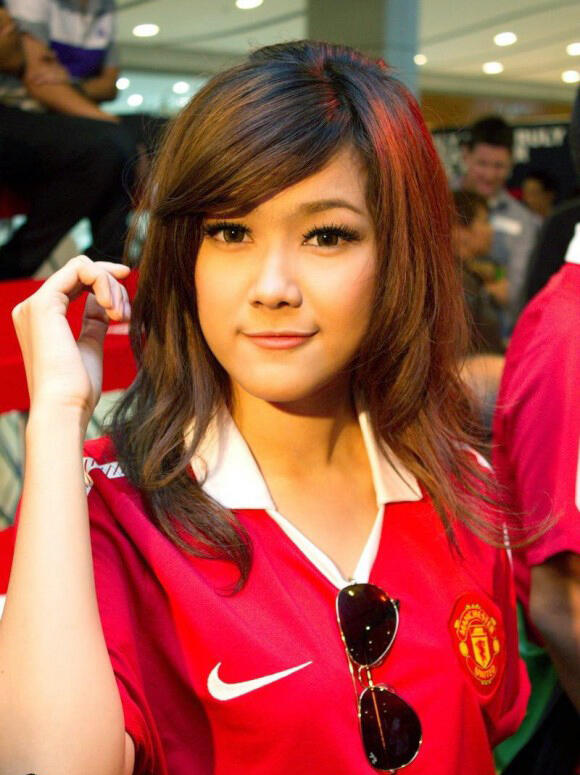 Gan, 2 Cewek Ini Mirip Gak Sih ???