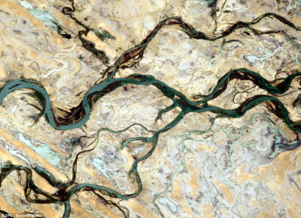 Keindahan Wajah Bumi dari Luar Angkasa