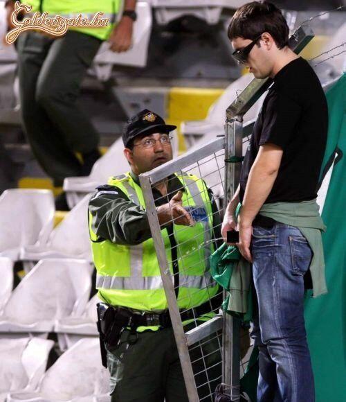 KUMPULAN BEBERAPA FOTO2 LUCU PENDUKUNG SEPAKBOLA 