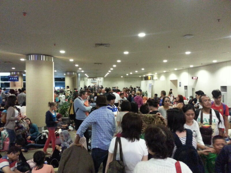 5/1/2014 bandara ngurah rai in chaos, garuda mengecewakan..