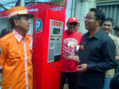 Dua Minggu Diujicobakan, Warga Sudah Paham e-Parkir di Braga Bandung