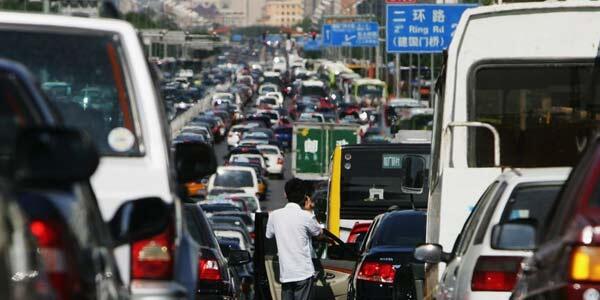 Gila Di Beijing, Mobil Hanya Bisa Melaju 12 Km/jam!