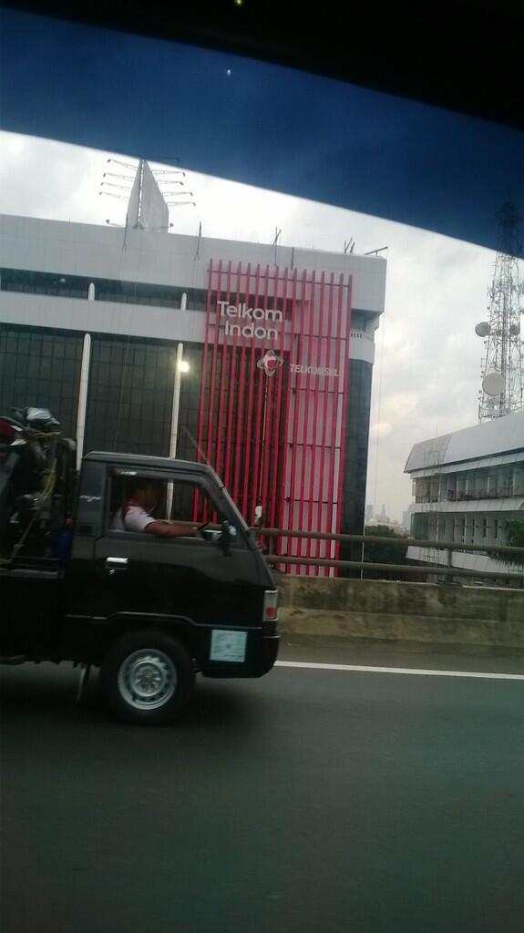 Apakah ini yang akan terjadi kalau Malaysia mengakuisisi Telkom