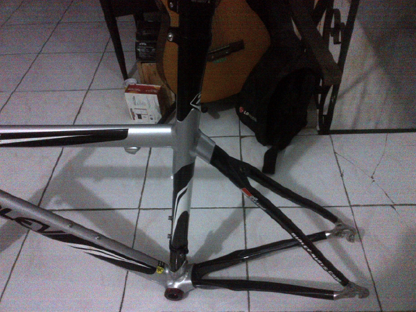 Terjual JUAL  MURAH  Frame road bike sepeda  balap  carbon  