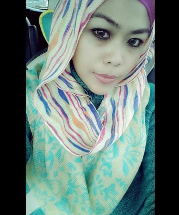 berjilbab idaman ts