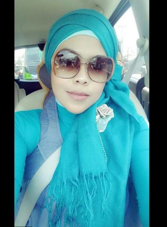 berjilbab idaman ts
