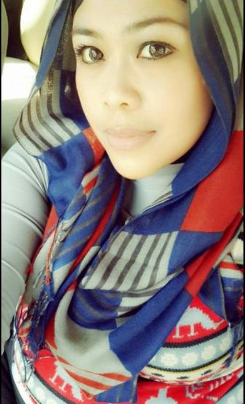 berjilbab idaman ts