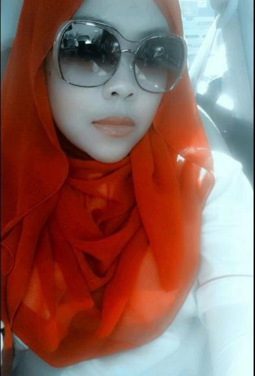 berjilbab idaman ts