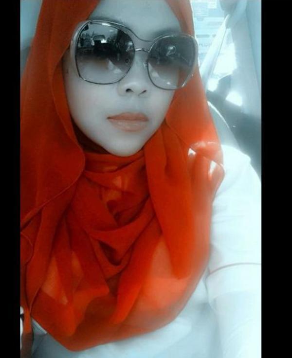 berjilbab idaman ts