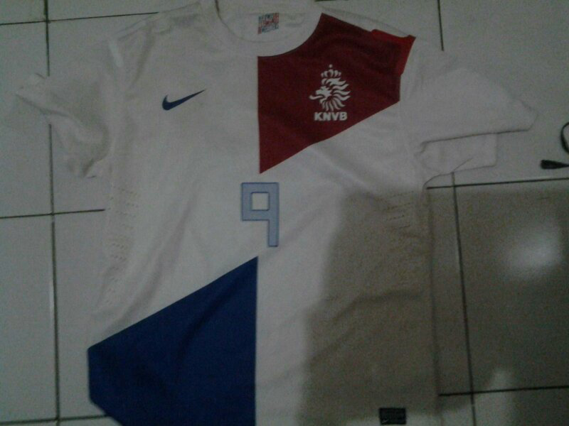 Barter jersey belanda 2013