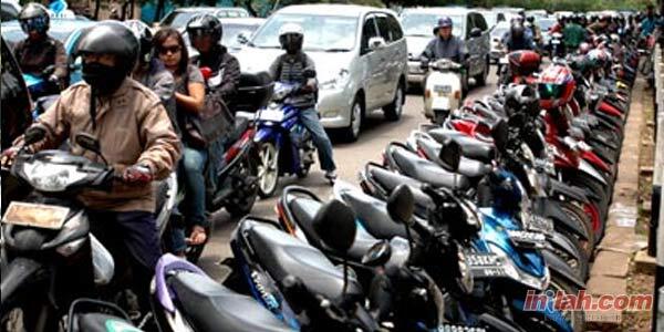 Awas Gan Parkir Sembarangan, Dishub Angkut Motor Ente Gan