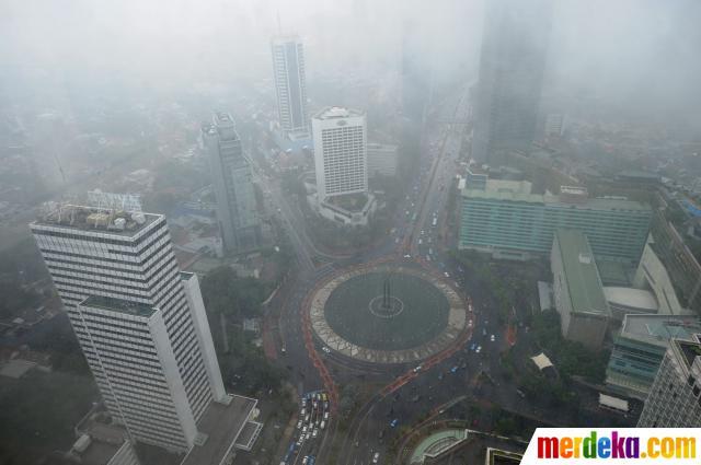 FOTO: Kabut Tebal Selimuti Ibu Kota Jakarta