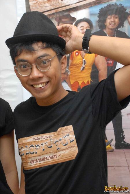 Para pemain film COMIC8