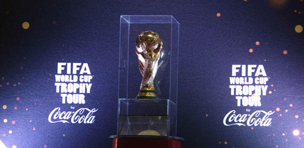 The World Cup FIFA Trophy 2014 Arrived in Jakarta, cekidot GAN!