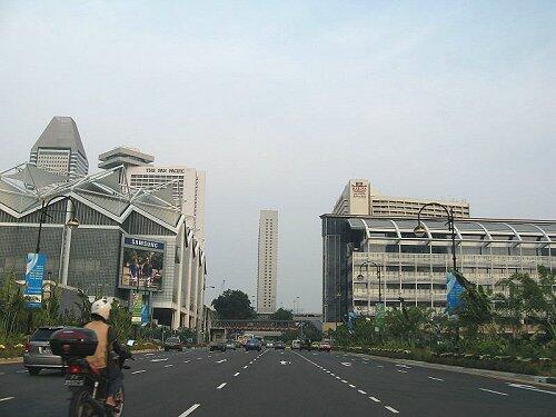 Kenapa di Singapura Tak Ada Pembatas Jalan ???