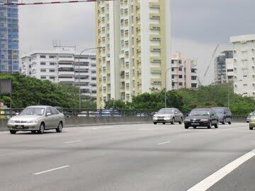 Kenapa di Singapura Tak Ada Pembatas Jalan ???