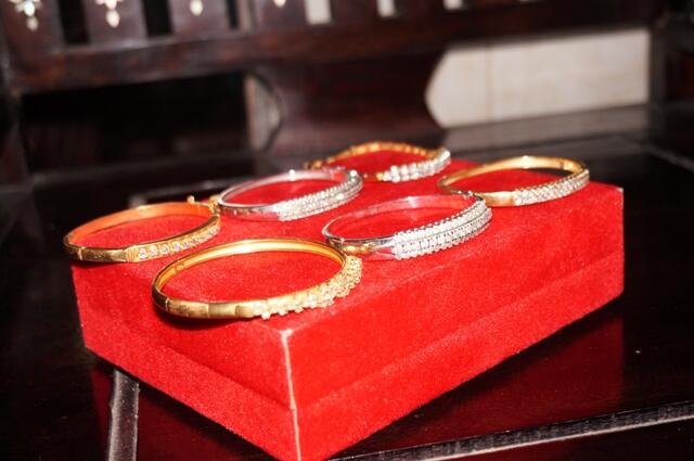 Gelang Kalung dan Cincin Berlian Ekslusif Harga Mantaffff.. Cek aj Gan..