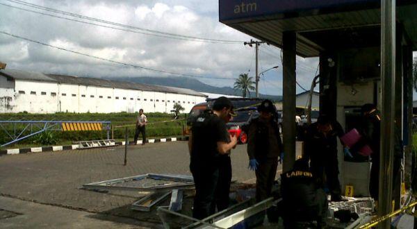&#91;TERRORIS&#93; Bom yang Meledak di ATM Bank Mandiri Dirangkai Secara Profesional..