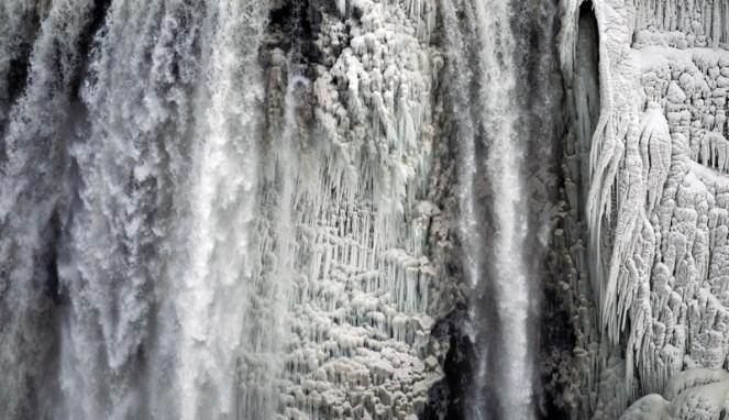 Cuaca Ekstrem di AS, Air Terjun Niagara Membeku