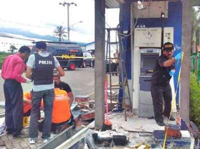 ATM Bank Mandiri di Karangploso Malang meledak