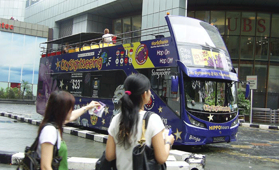 &#91;Bermimpi seperti di Singapura&#93; Ayo jalan-jalan naik bus tingkat di Jakarta