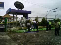 &#91;Hot News&#93; Mesin ATM di Malang Meledak, Polda Terjunkan Tim Forensik