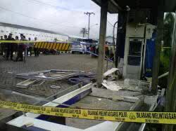 &#91;Hot News&#93; Mesin ATM di Malang Meledak, Polda Terjunkan Tim Forensik
