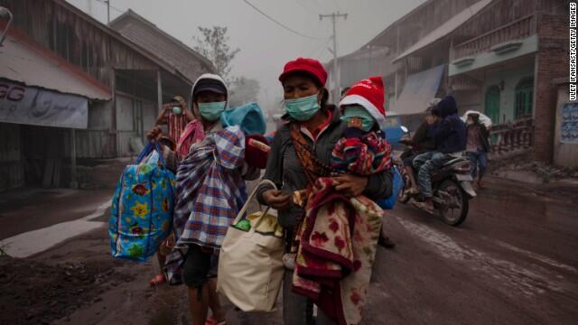 &#91;BREAKING NEWS&#93; Gunung Sinabung meletus sebanyak 220 kali dalam minggu ini.