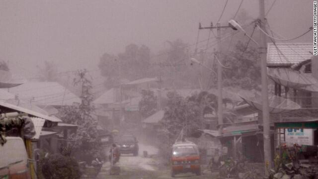 &#91;BREAKING NEWS&#93; Gunung Sinabung meletus sebanyak 220 kali dalam minggu ini.