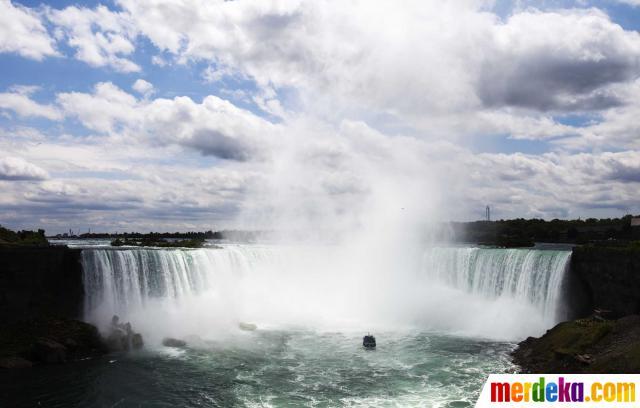 FOTO: Cuaca Ekstrem, Air Terjun Niagara Membeku