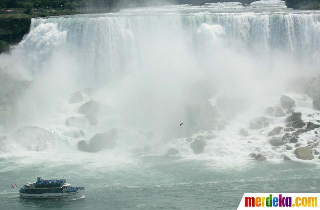 FOTO: Cuaca Ekstrem, Air Terjun Niagara Membeku