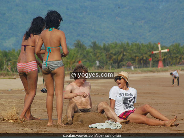 &#91; MODERNISASI &#93; WARGA DESA MULAI TERBIASA LIHAT &quot;BIKINI&quot; DI PANTAI JAWA TIMUR