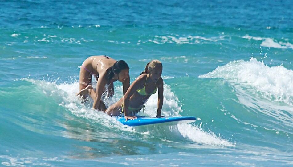 &#91; MODERNISASI &#93; WARGA DESA MULAI TERBIASA LIHAT &quot;BIKINI&quot; DI PANTAI JAWA TIMUR