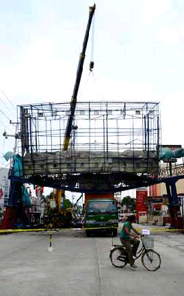 Efek penebalan jalan pada underpass dan jembatan
