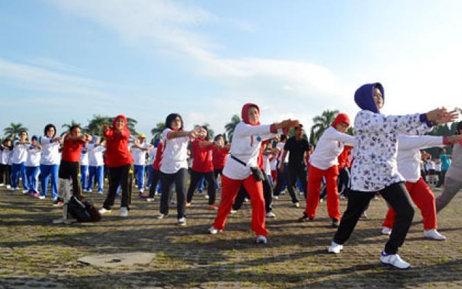 PNS senam hari Jum'at, kerja santai gaji memuaskan