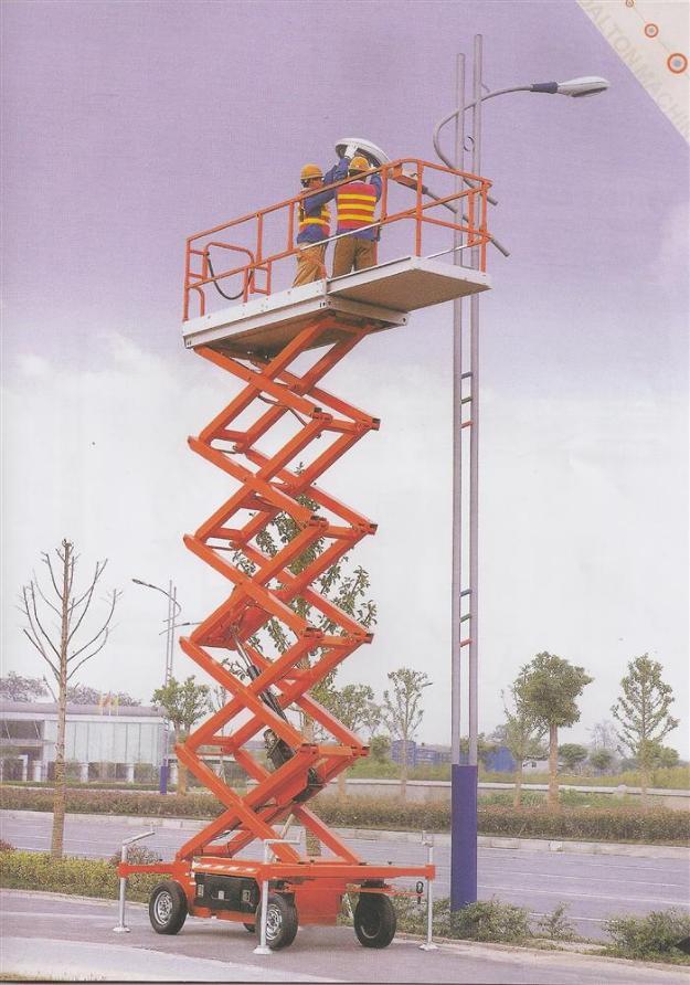 SCISSOR LIFT