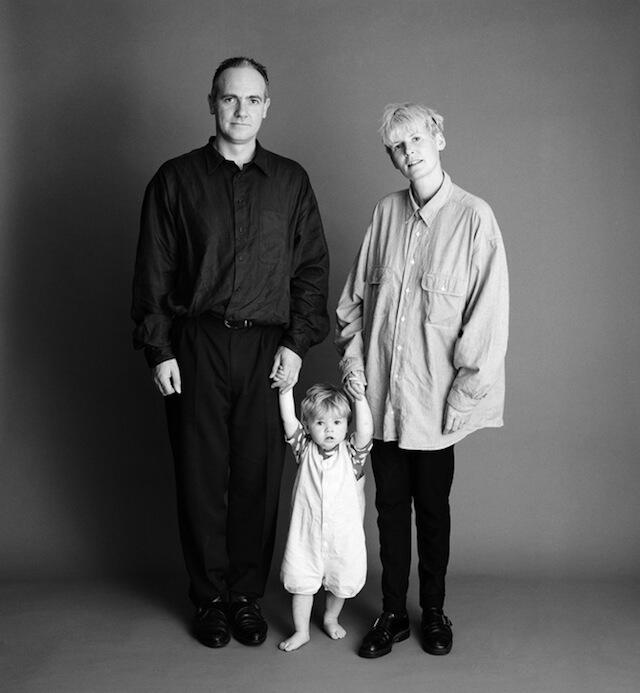 &#91;NICE&#93; keluarga ini 22 tahun FOTO dengan pose hampir sama