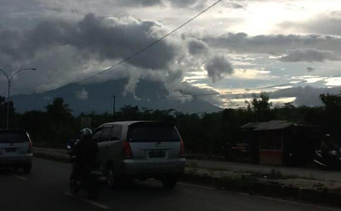 &lt;HEBOH&gt; Penampakan Awan Menyerupai &quot;Dinosaurus Tyrex&quot;