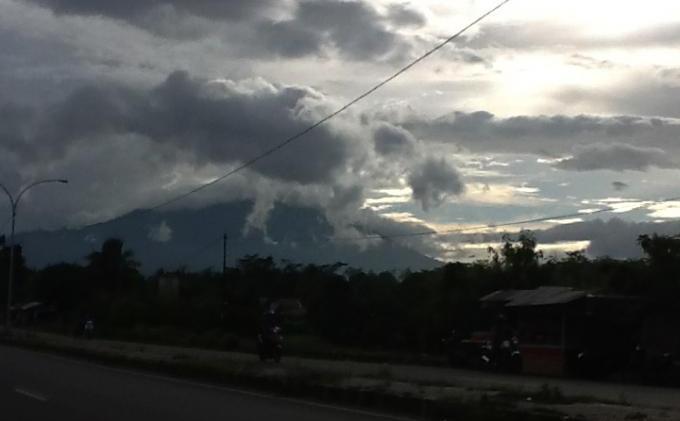 &lt;HEBOH&gt; Penampakan Awan Menyerupai &quot;Dinosaurus Tyrex&quot;