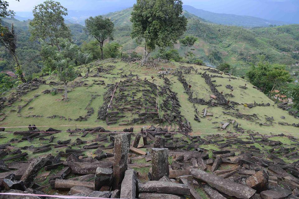 gambaran visual Piramid Gunung Padang ( 3 Dimensi )