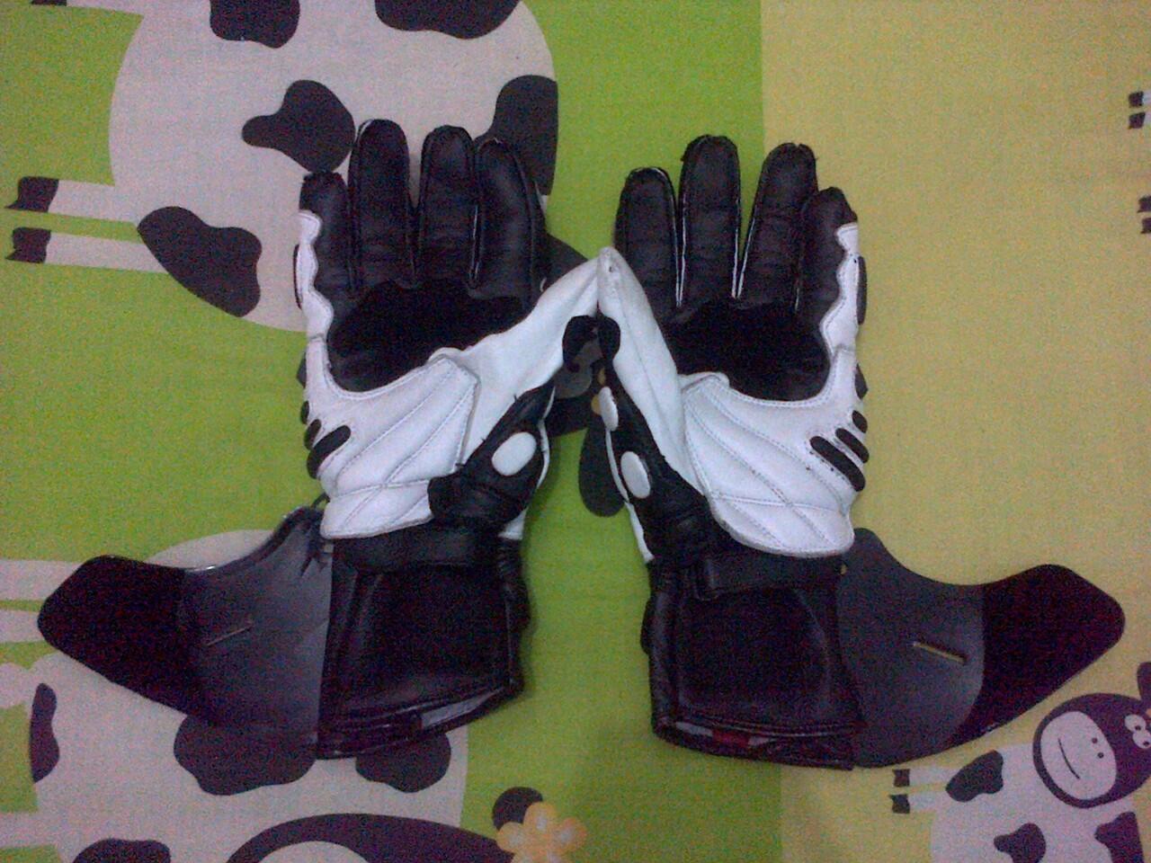 (WTS)glove roadrace HRP 76 gp pro hitam putih size L