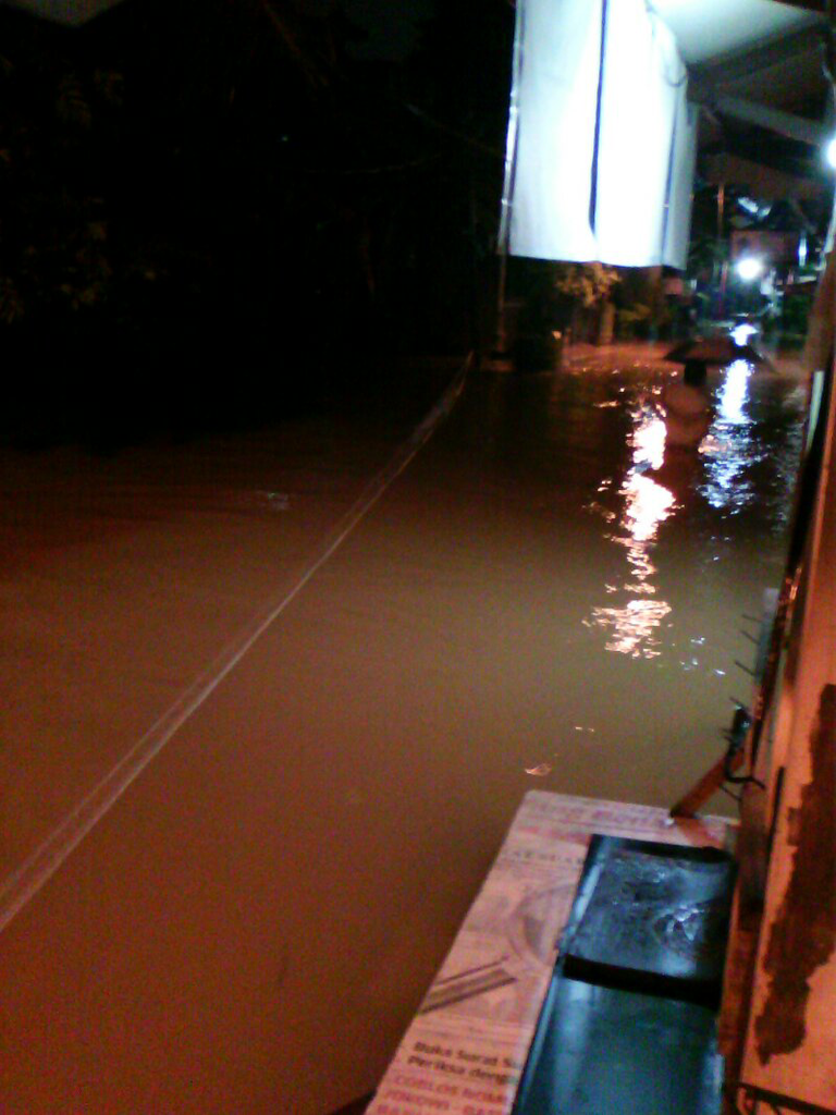 the avenger help...rumah ane kebanjiran