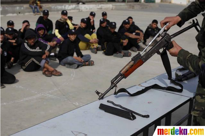 Mengintip Aksi Pelajar Palestina Saat Latihan Militer di Gaza