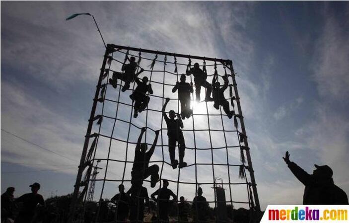 Mengintip Aksi Pelajar Palestina Saat Latihan Militer di Gaza