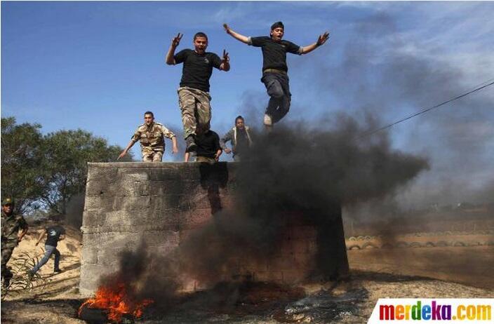 Mengintip Aksi Pelajar Palestina Saat Latihan Militer di Gaza